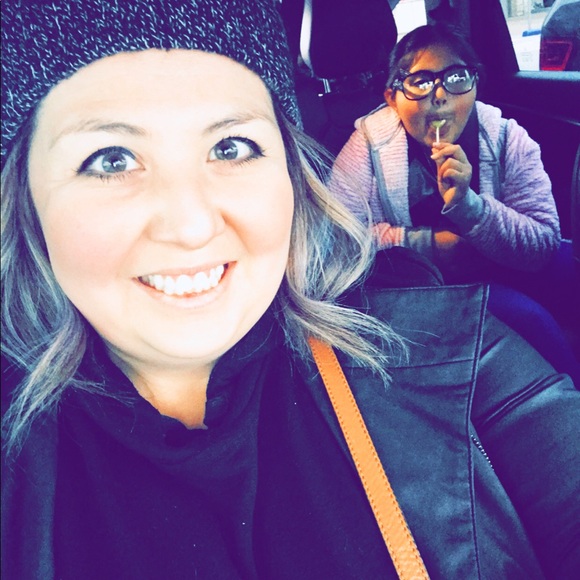 Meet your Posher, Mari - Picture 3 of 4